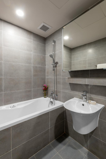 Bathroom 4, Sunflower International Village, Ngô Quyền