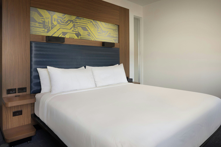 Bedroom 3, Aloft by Marriott Wichita, Sedgwick
