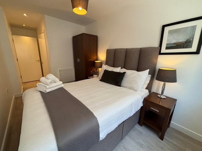 Bedroom 3, Aldgate by Excel Apartments, London