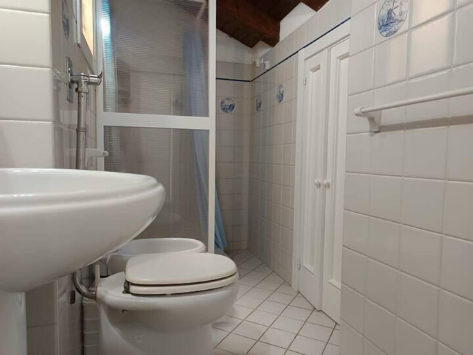 Bathroom, Il Giglio Marzamemi, Syracuse