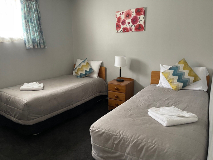 Bedroom 2, Earnslaw Motel, Christchurch