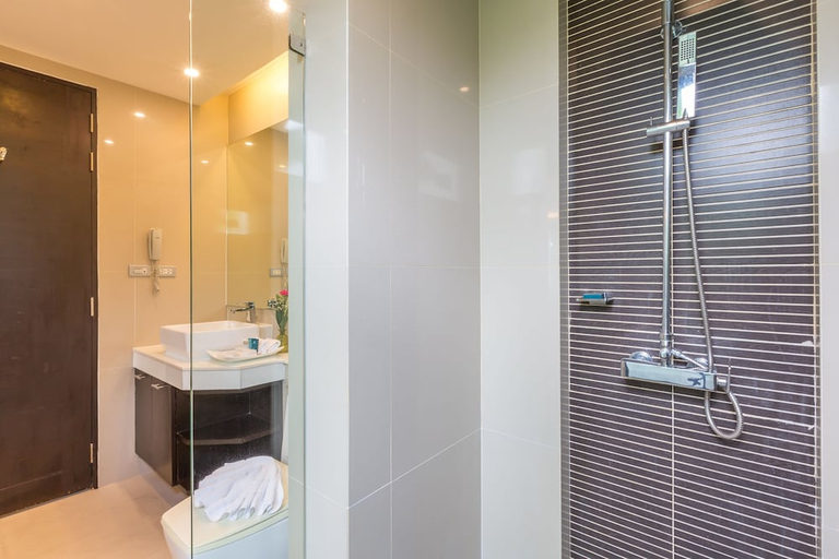 Bathroom 4, Club Wyndham Patong Hill Phuket, Phuket Island