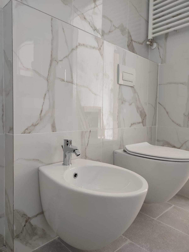 Bathroom 5, Aldebaran, Rimini