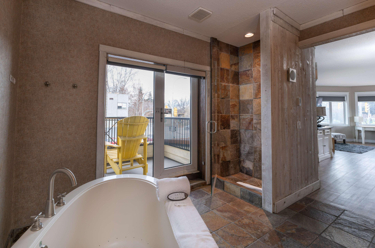 Bathroom 4, Prestige Beach House, Central Okanagan