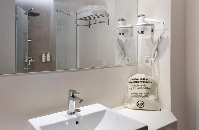 Bathroom 4, B&B HOTEL Sevilla Bormujos, Sevilla