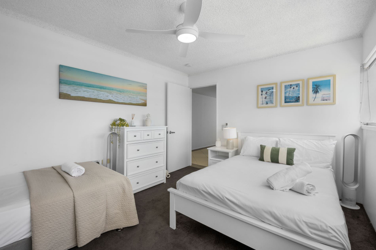 Others 5, Absolute Beachfront Apartment in Surfers, Gold Coast