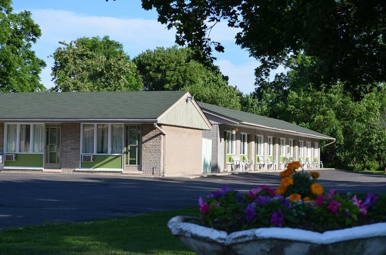 Exterior & Views 2, Mohawk Motel, Brant