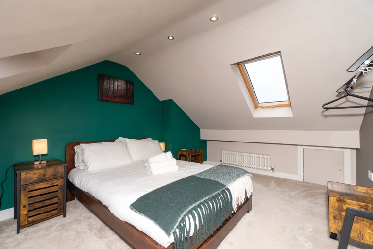 Bedroom 2, Homely and Modern Maisonette in Vibrant Bristol, Bristol
