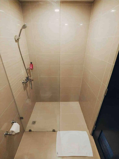 Others 5, Uptown Parksuites Tower Two, Taguig
