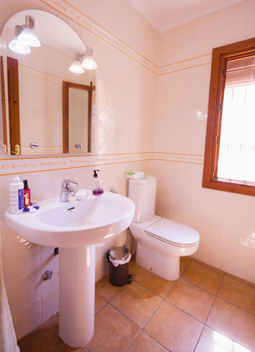 Room 2, Fanila in J vea With 4 Bedrooms and 3 Bathrooms, Alicante