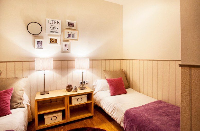 Bedroom 3, Viladomat Eixample Apartment, Barcelona