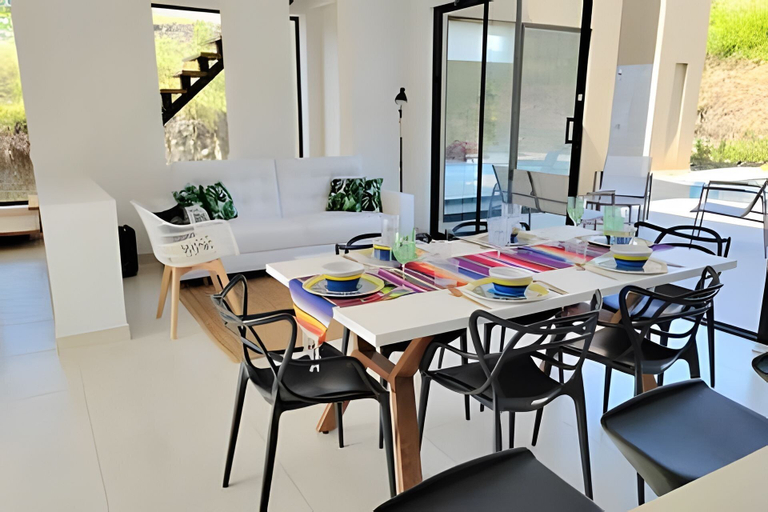 Food & Drinks, San Marcos sector Arrayanes casa 49, Ricaurte
