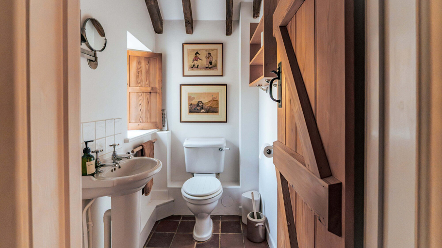Bathroom 4, 4Bed Thatched Cottage in Oxfordshire, Oxfordshire