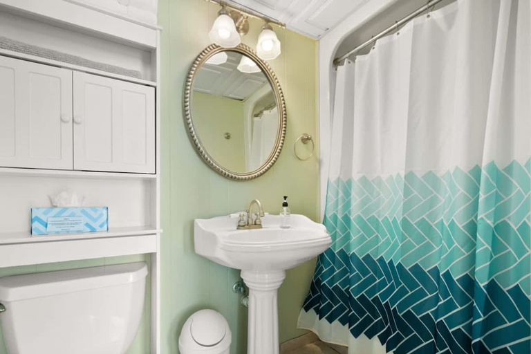 Room 2, Oceanfront Serenity Under the Sea Tiki Bar BBQ, Saint Johns