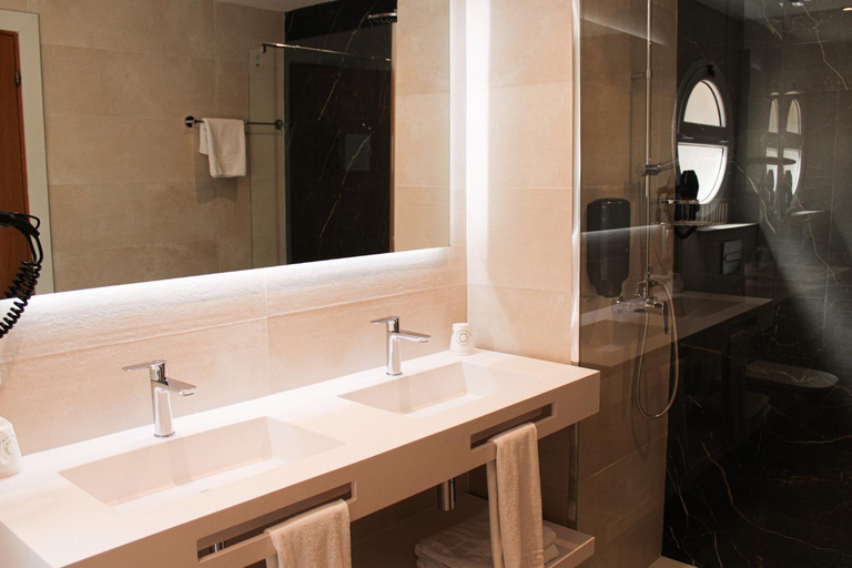 Bathroom 5, Hotel Canada Palace, Tarragona