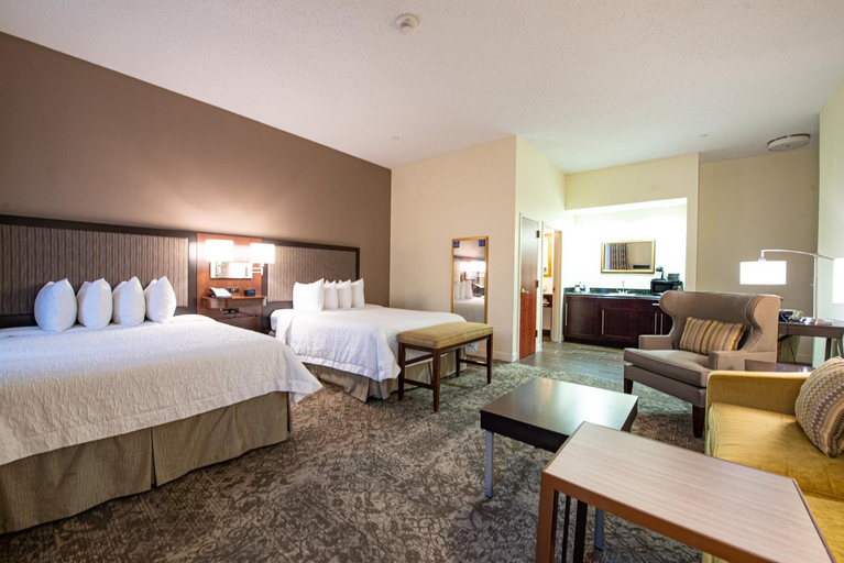 Bedroom 3, Hampton Inn & Suites Rockville Centre, Nassau