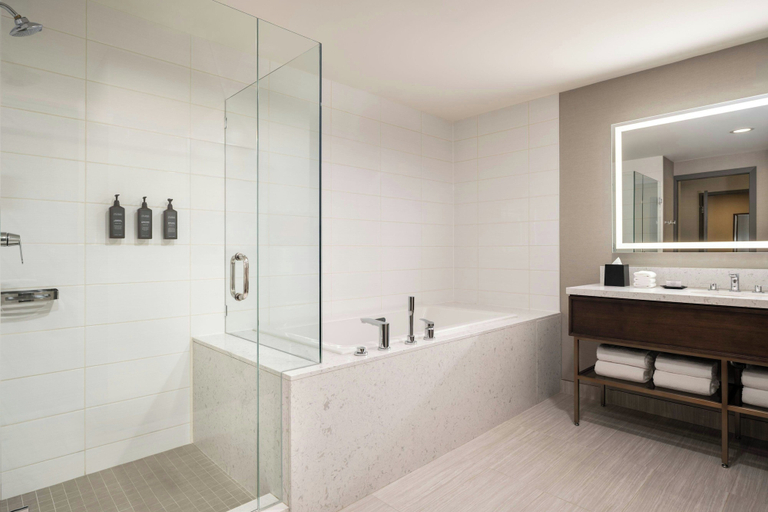 Bathroom 5, Sheraton Vancouver Guildford Hotel, Greater Vancouver