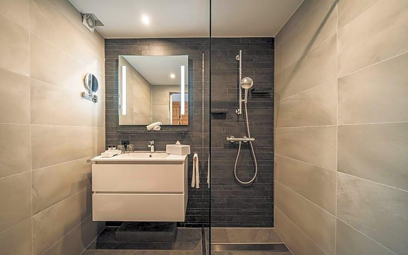 Bathroom, Club Hotel rooms only - by Mountain Hotels, Prättigau/Davos