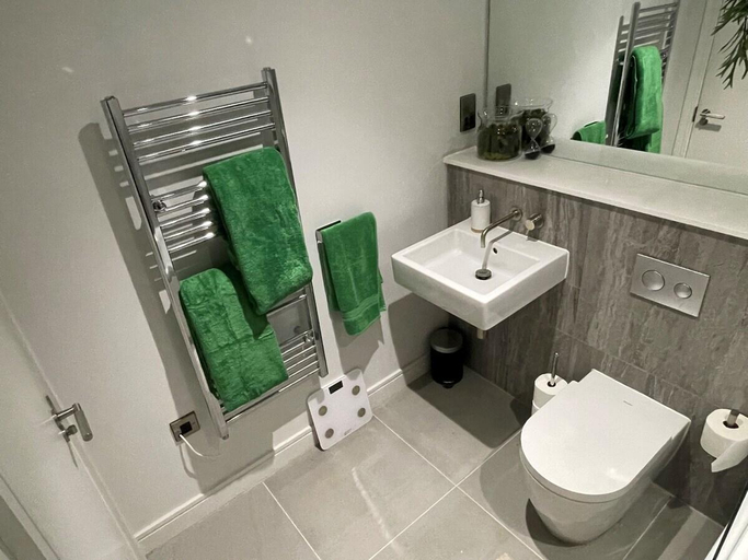 Bathroom 3, Harbourside Hideaway - Superb Flat with Terrace, Bristol