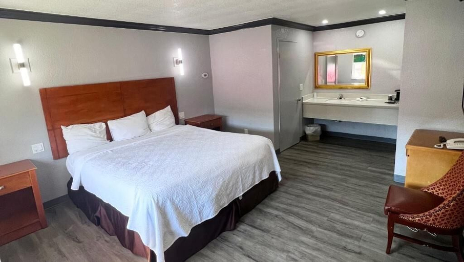 Bedroom 3, Anchorage Inn Lakeport, Lake