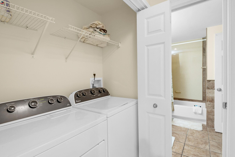 Bathroom 4, Boardwalk 508, Bay