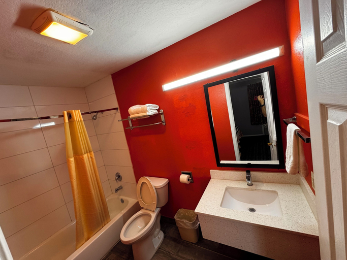 Others 3, luxury inn, Bexar
