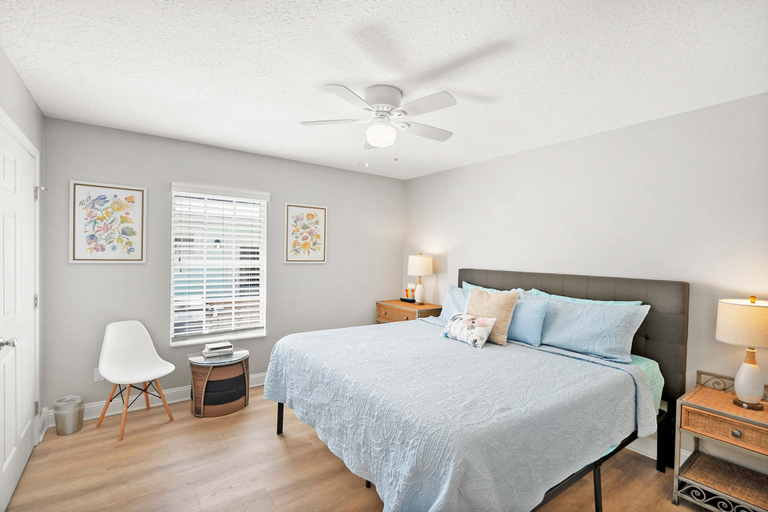 Room 4, Just North of Downtown Fenced Yard BBQ Patio, Saint Johns