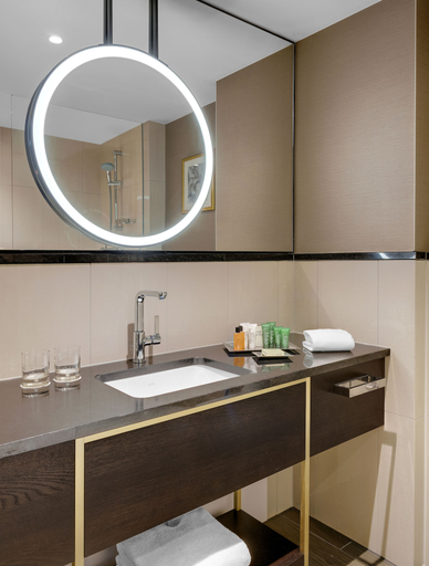Bathroom 5, Hilton Munich City, München
