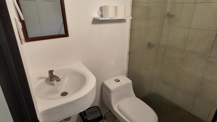 Bathroom, Playa Negra Home's CR, Talamanca