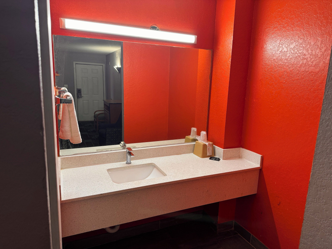 Others 5, luxury inn, Bexar