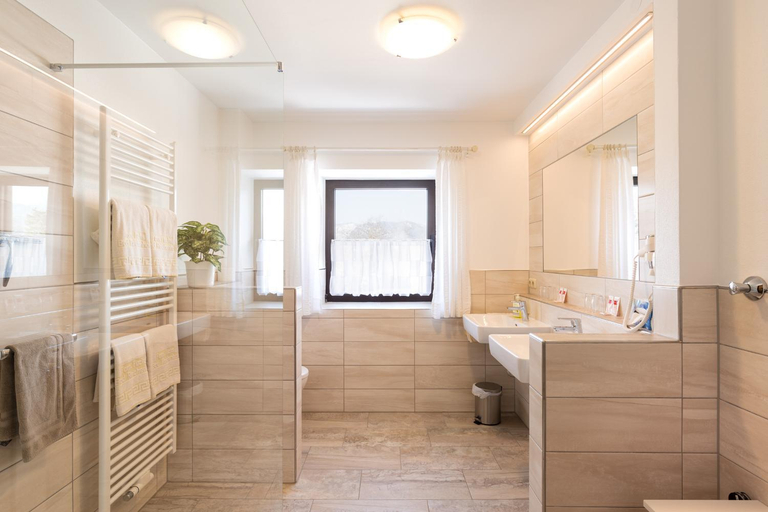 Bathroom 4, Bergfried & Schönblick, Berchtesgadener Land