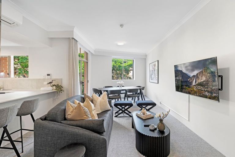 Others 4, Kozyguru | Camperdown | Cozy 2-Bed Apt + Parking, Sydney