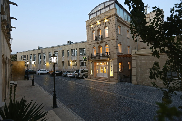 Exterior & Views