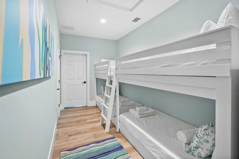 Room 5, 2 Steps to Ice Plant Downtown St Aug Beach Club, Saint Johns