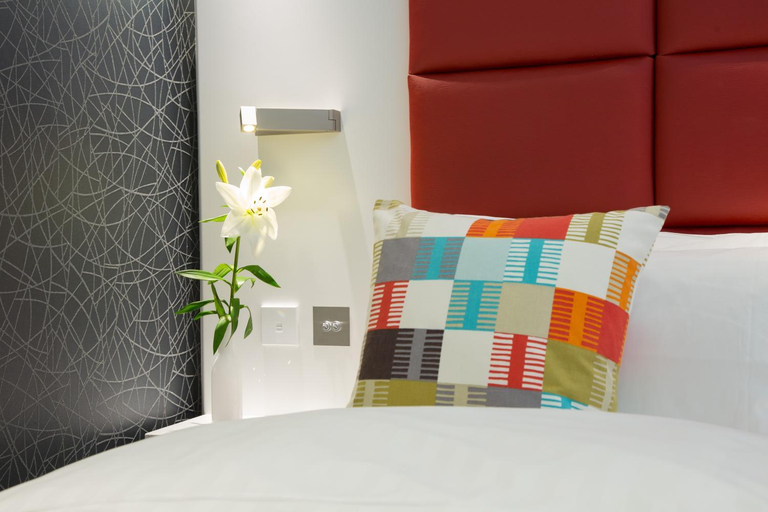 Bedroom 2, Henley House Hotel, London