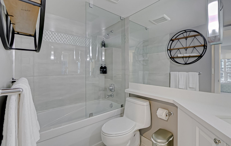 Bathroom 3, Yonge Street Downtown Toronto Condos, Toronto