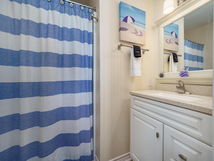 Bathroom 4, Gaetanos Getaway, Aransas