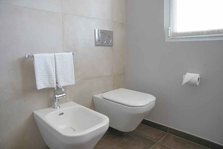 Bathroom 4, Hotel Europa, Reggio Nell'Emilia