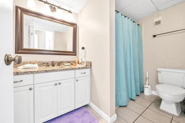 Bathroom 4, Edgewater Tower 2-1208, Bay