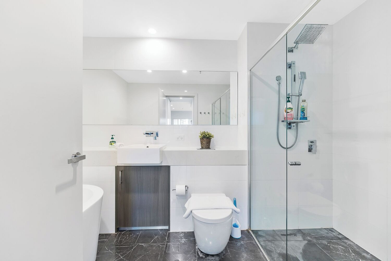 Others 3, Kozyguru | Mascot | 2 Bed Apt + Free Parking, Sydney