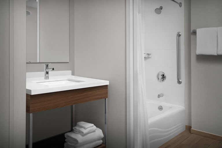 Bathroom 3, Courtyard by Marriott Virginia Beach Oceanfront/South, Virginia Beach