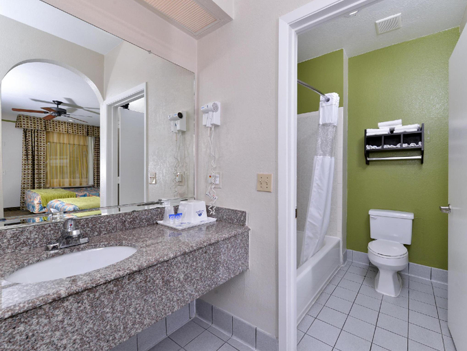 Bathroom 4, Americas Best Value Inn & Suites Houston Downtown, Houston