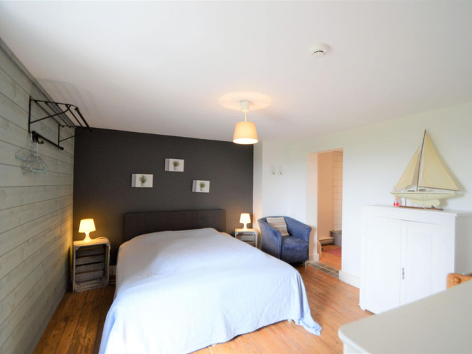 Room 3, Attractive Holiday Home in Gerin Near Centre, Namur