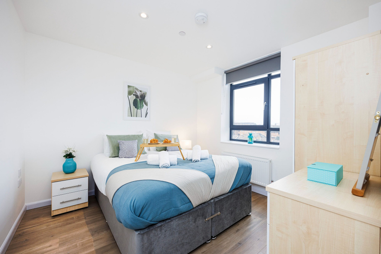 Room 2, Modern 2 bed Flat in Town Centre - Free Wifi, Luton