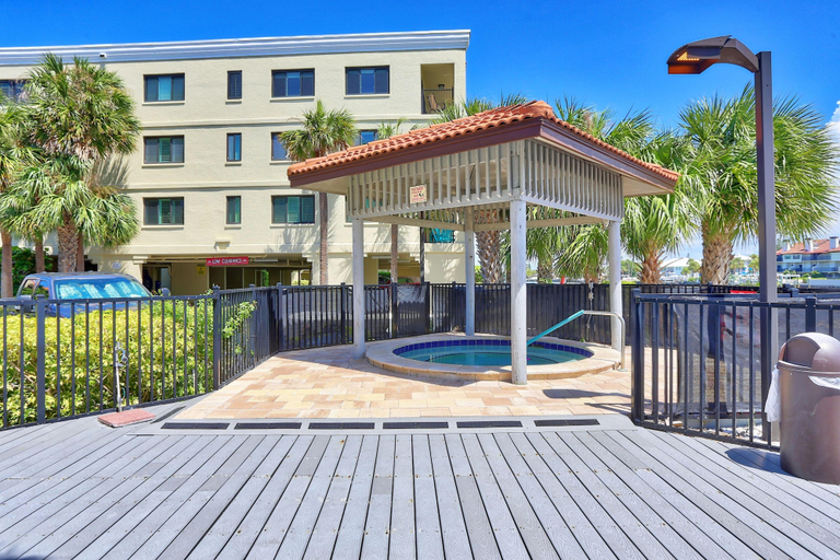 Sport & Beauty 5, Land's End 6-301 Beach Front, Pinellas