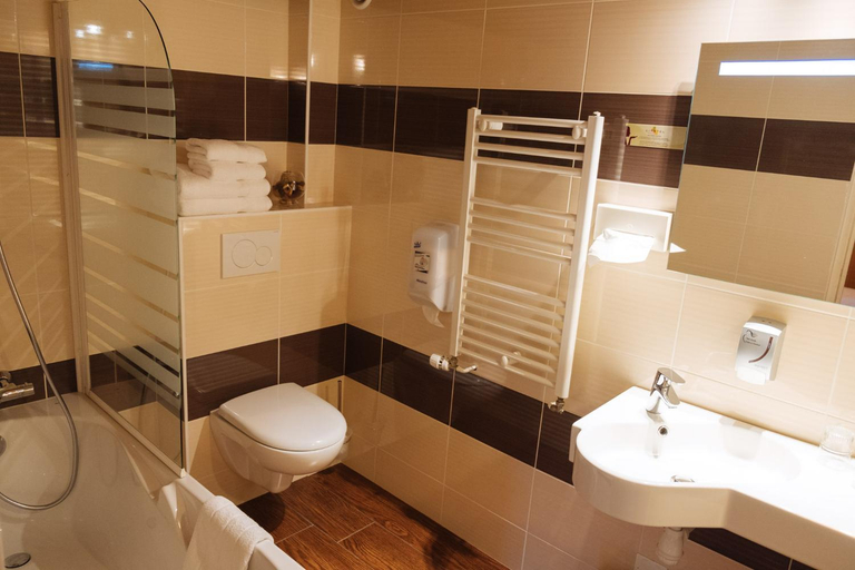 Bathroom 4, CITOTEL La Chaumiere Roz-Aven, Finistère