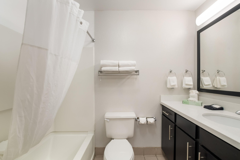Bathroom 5, MainStay Suites Chattanooga Hamilton Place, Hamilton
