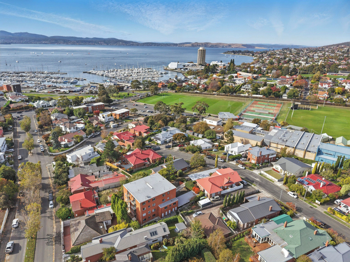 Others 4, 3 Bedroom House - Sandy Bay, Hobart
