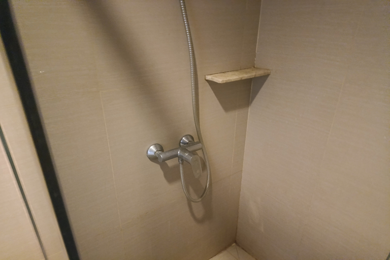 Bathroom 28
