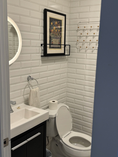 Bathroom 4, Edisons Inn, Perth